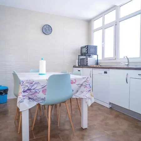 Con Piscina Solo Familias Holiday home *
